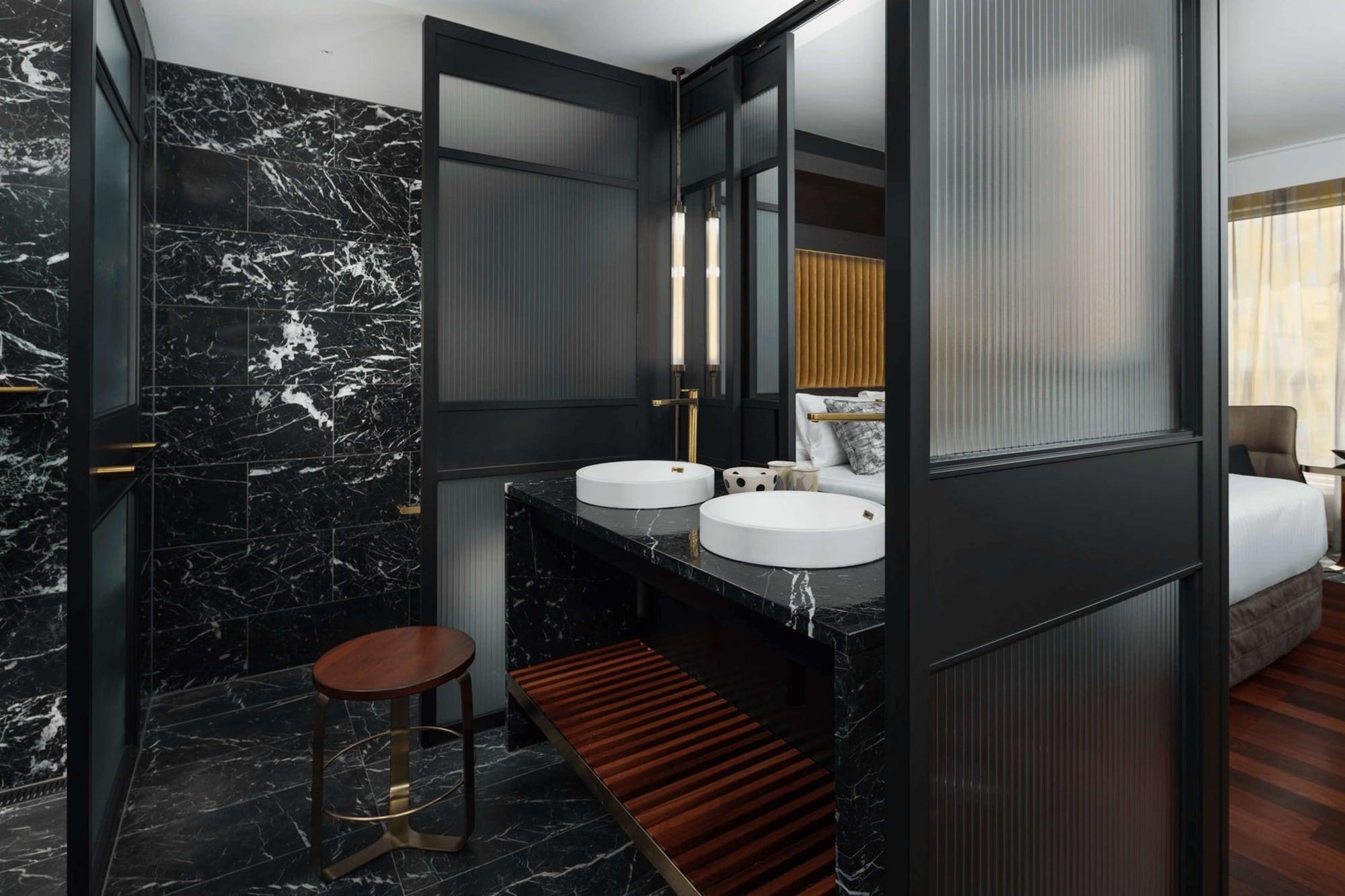 Qt Perth Hotel Екстериор снимка Bathroom