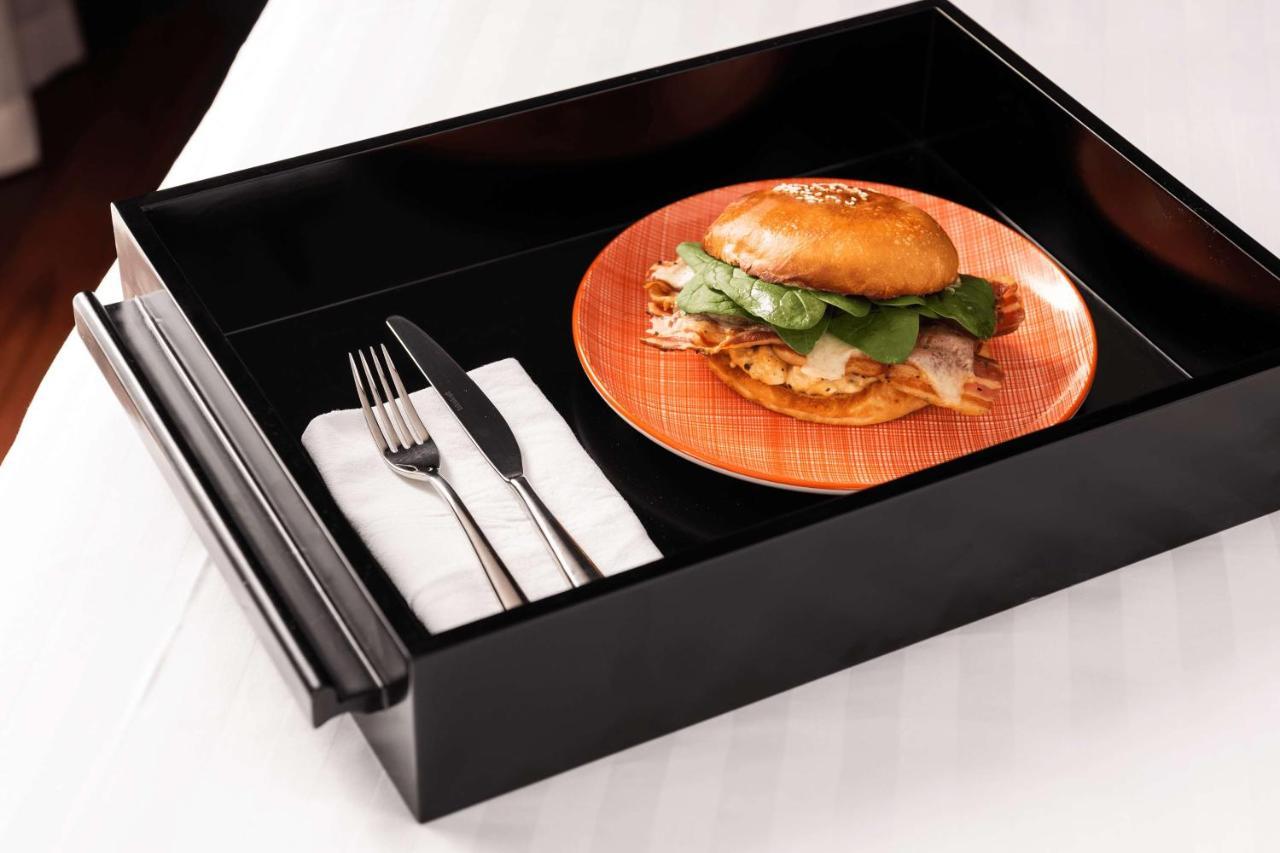 Qt Perth Hotel Екстериор снимка A wooden plate