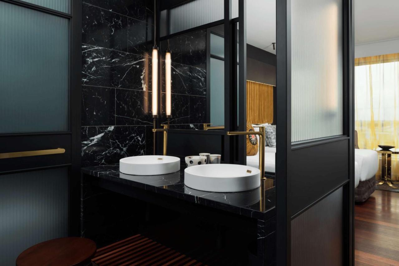 Qt Perth Hotel Екстериор снимка Bathroom