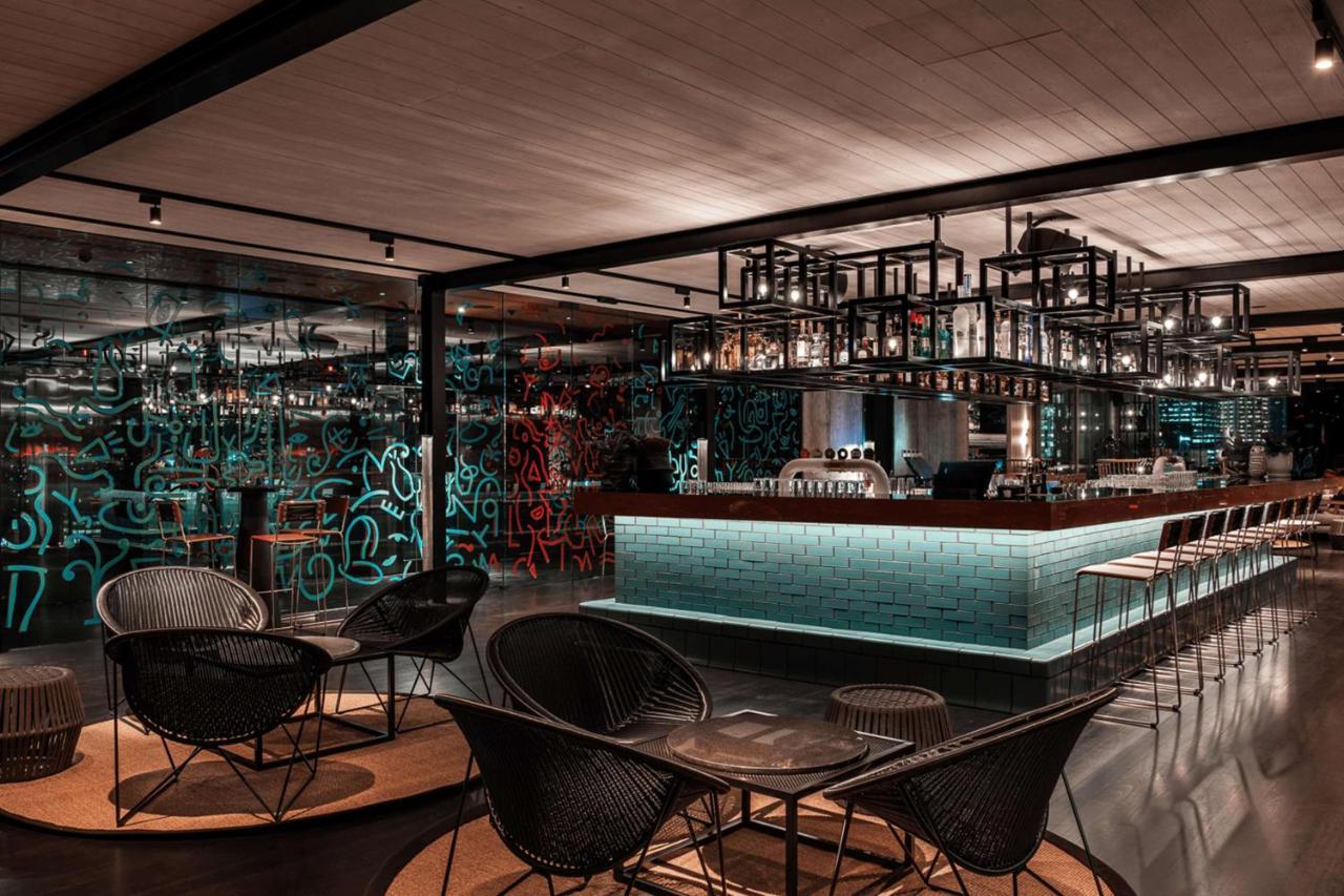 Qt Perth Hotel Екстериор снимка The bar at the hotel