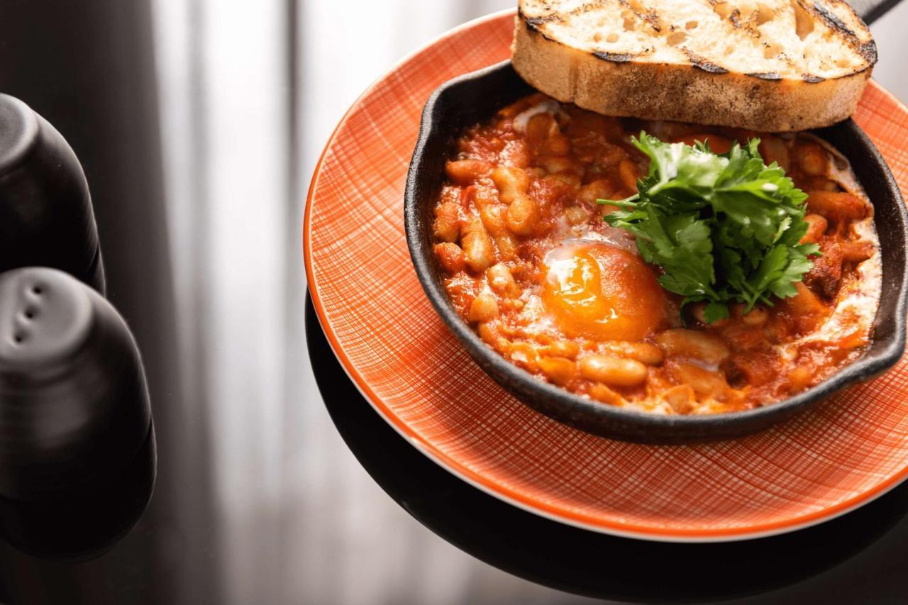 Qt Perth Hotel Екстериор снимка Baked beans