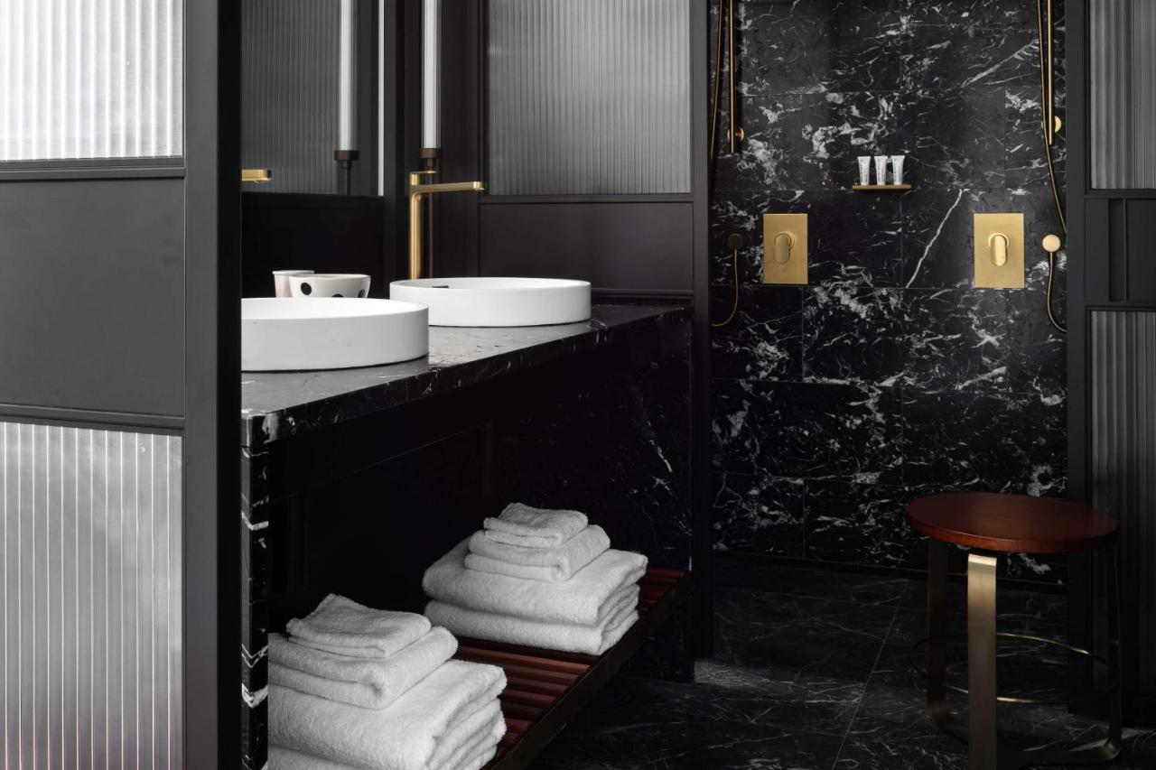 Qt Perth Hotel Екстериор снимка Bathroom