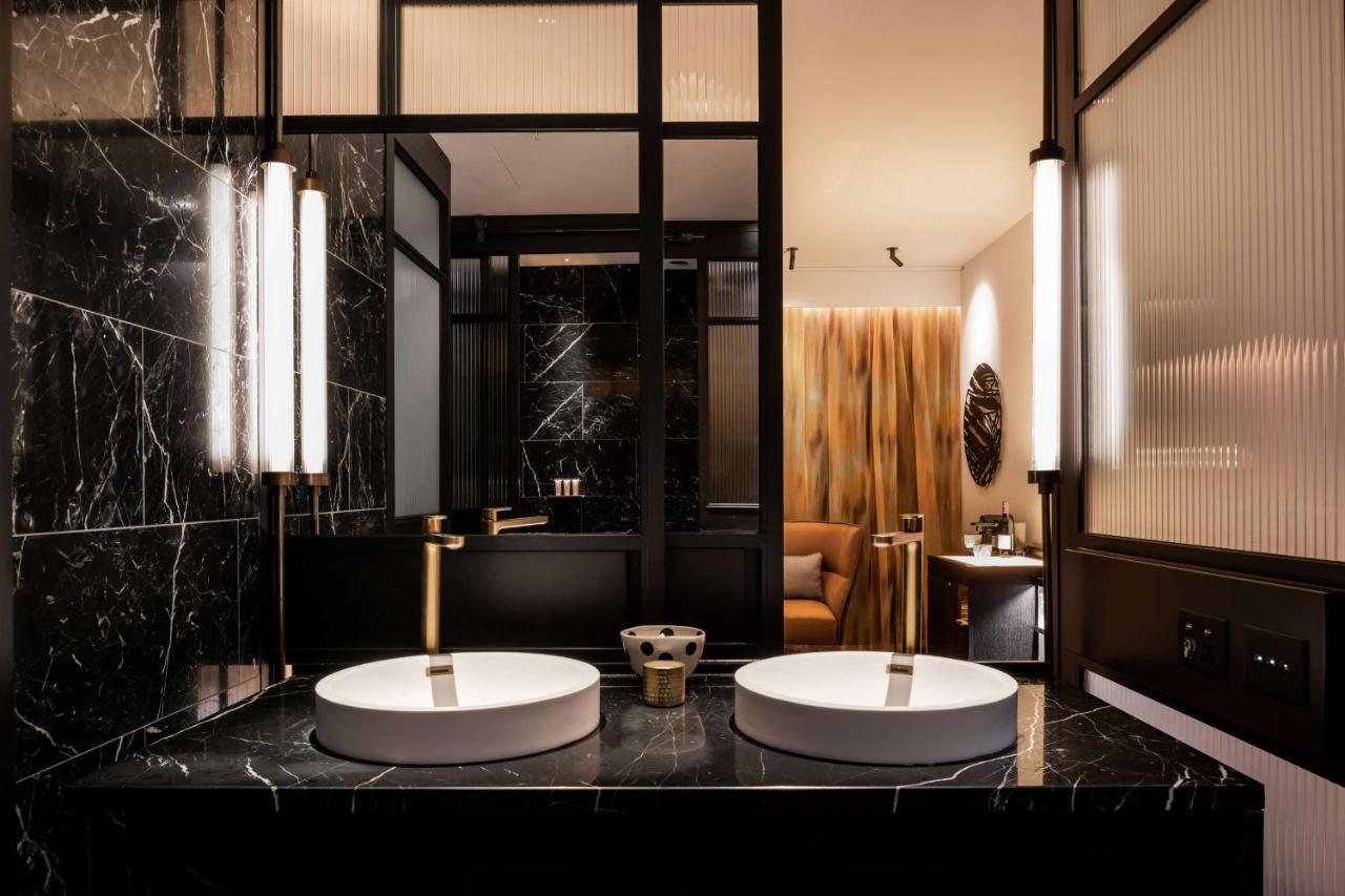 Qt Perth Hotel Екстериор снимка Bathroom