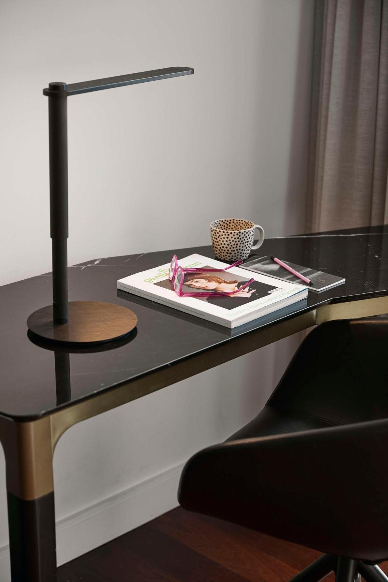 Qt Perth Hotel Екстериор снимка A table with a glass top