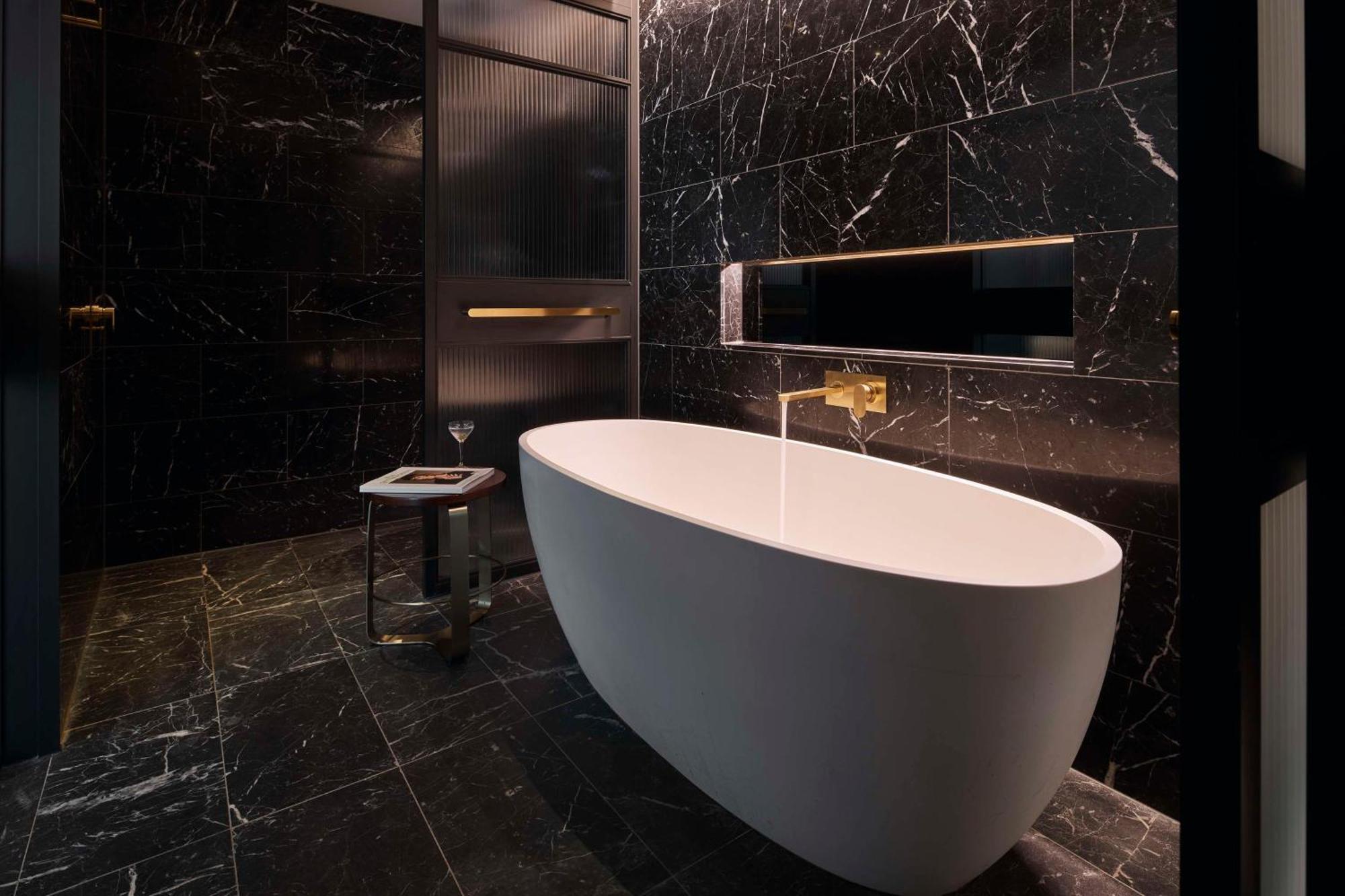 Qt Perth Hotel Екстериор снимка Bathroom