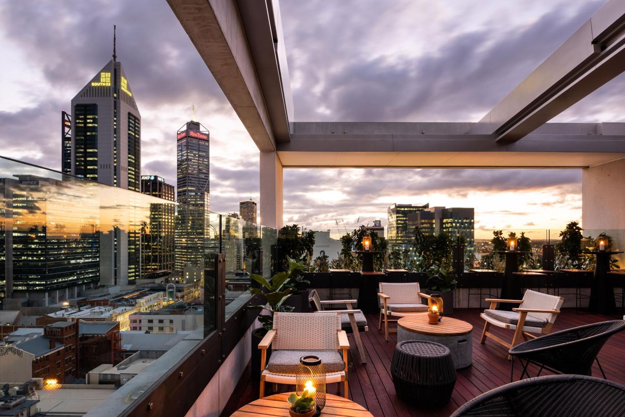 Qt Perth Hotel Екстериор снимка The Terrace at the Crown Towers